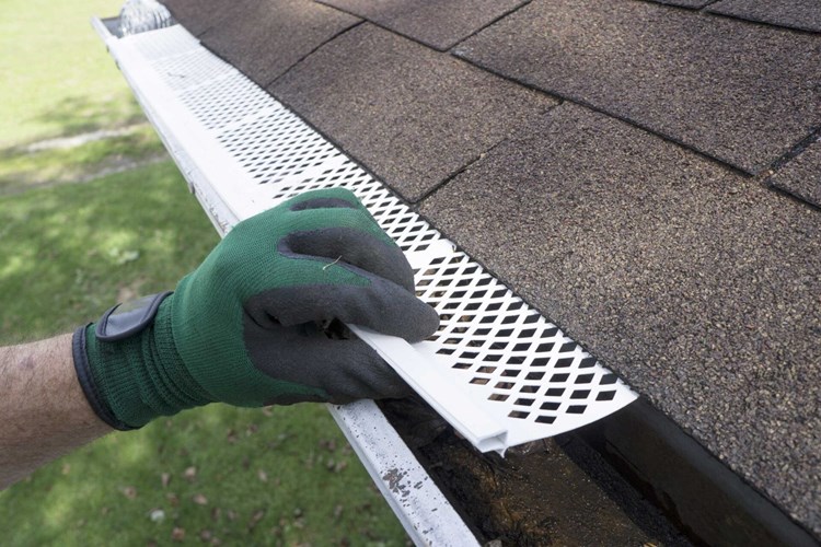 Old Mystic, Connecticut gutter installation with leaf guards