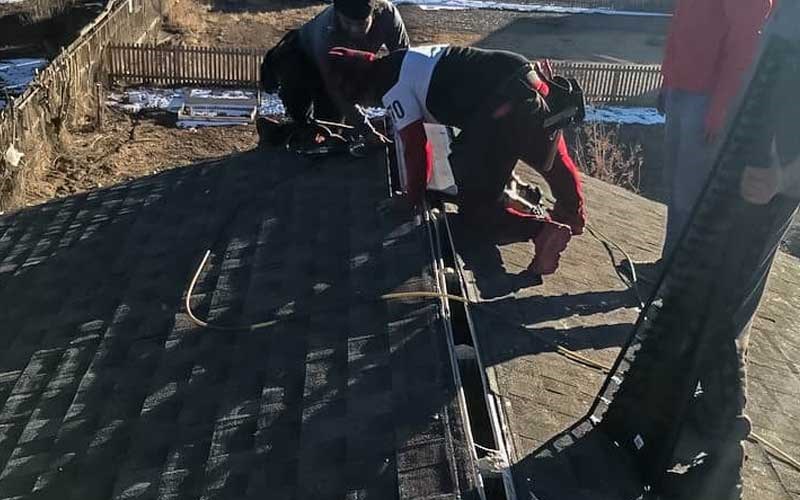 Coastal home in Rhode Island with wind-resistant roof replacement