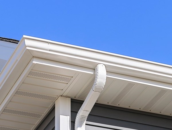 Residential vinyl gutter system