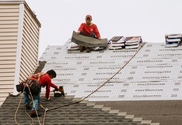 Long-lasting roofing materials installed on a Rhode Island home